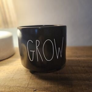 Black Ceramic Planter with 'Grow' Text